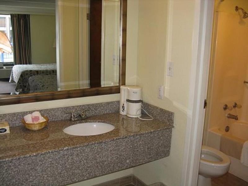 Walking Horse Lodge Lewisburg Phòng bức ảnh
